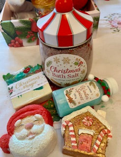 Personalised Christmas Gift Box – Santa Edition | Cosy Festive Hamper with Bath Treats & Accessories
